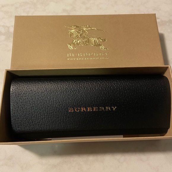 Burberry sunglasses - Picture 6 of 9